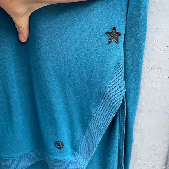 Super Soft Long Sleeved Yoga Tee, size Small - Picture 3 of 6